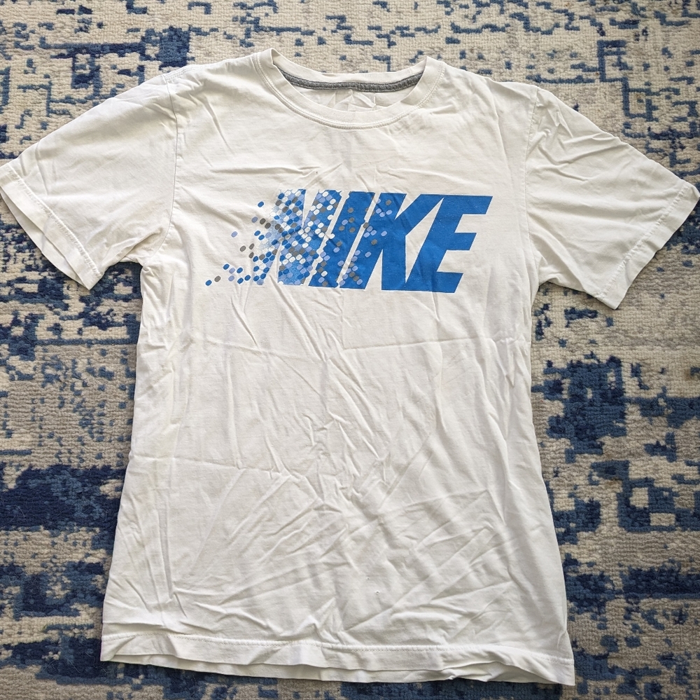 Nike T-shirt Size Small